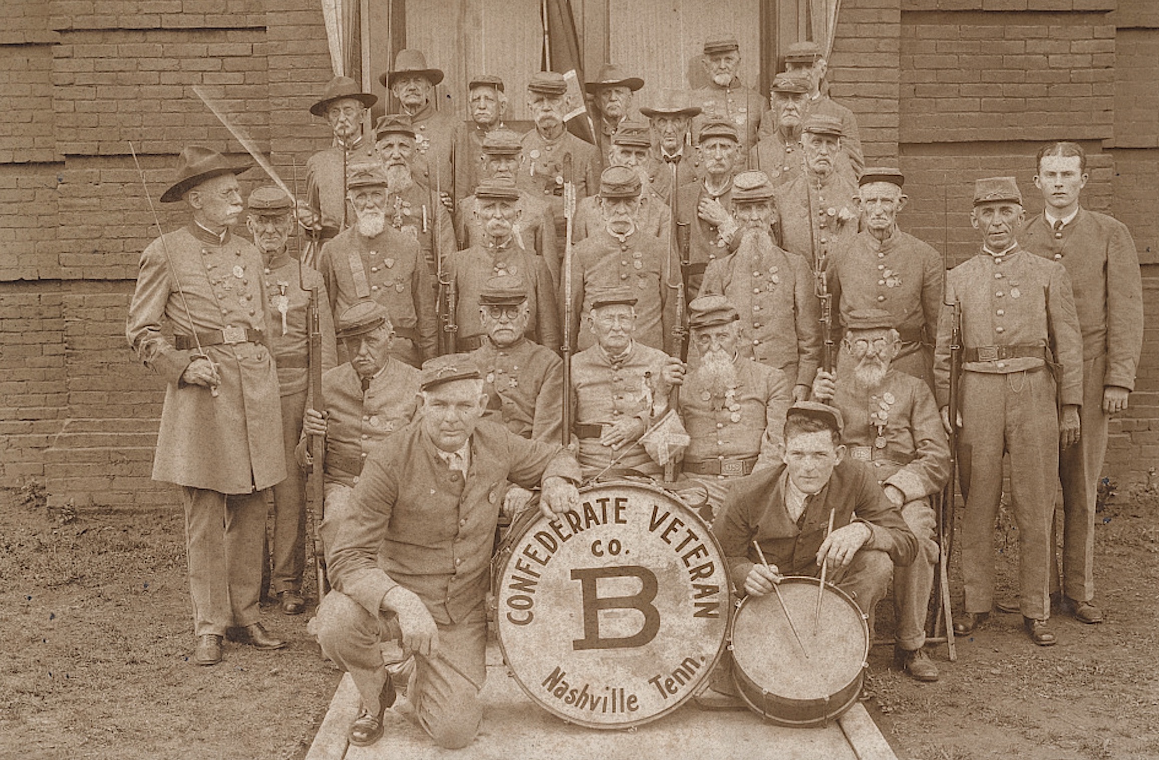 Confederate veterans don their old uniforms at a reunion in Nashville, Tennessee, in 1924.