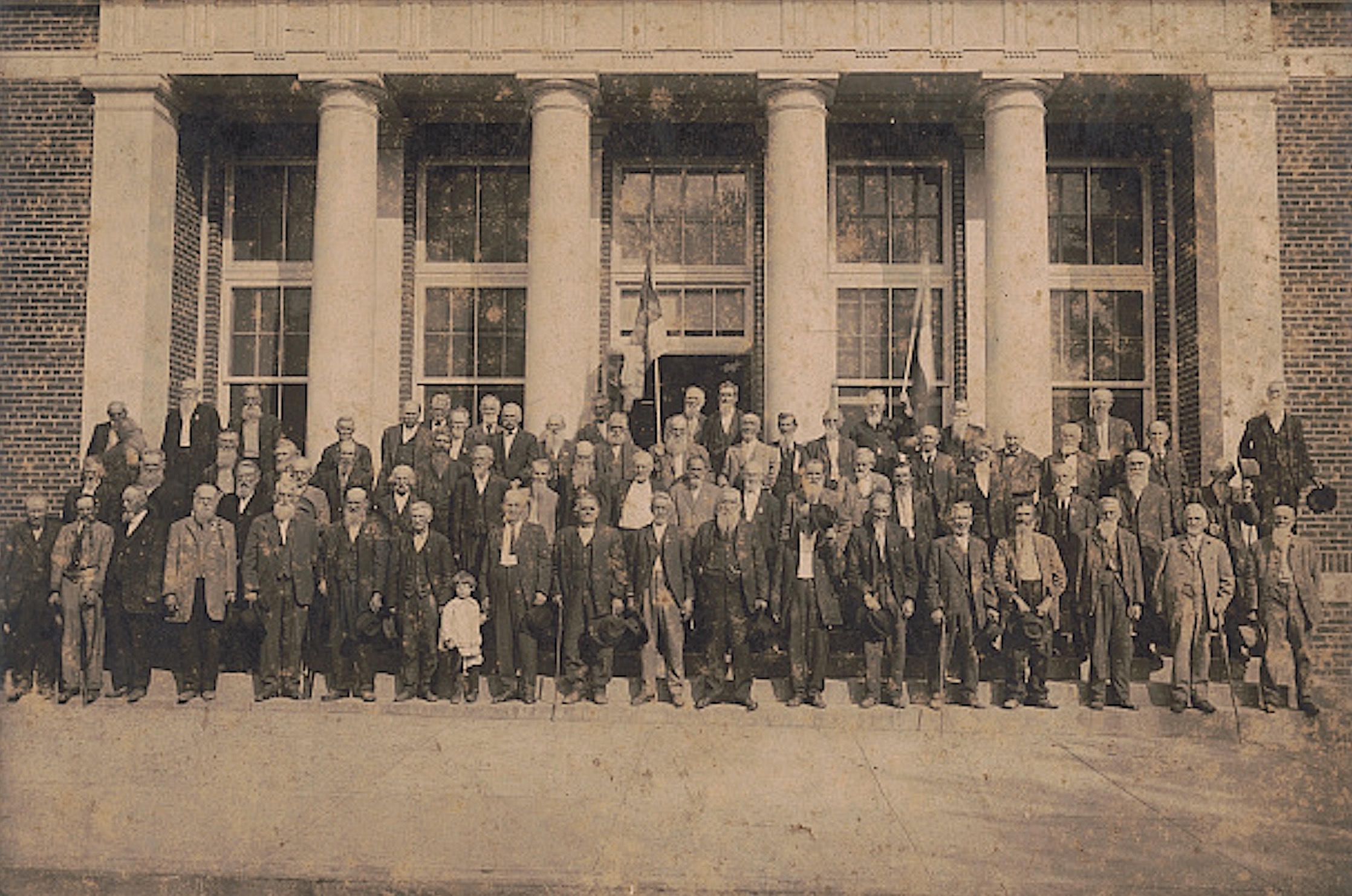 A meeting of Confederate veterans in Winchester, Tennessee, in 1905.